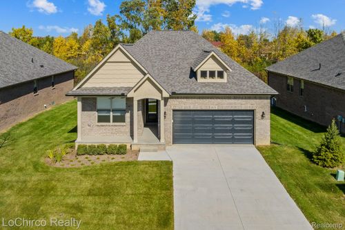 8128 Cherry Blossom Ln, Utica, MI, 48316-3655 | Card Image