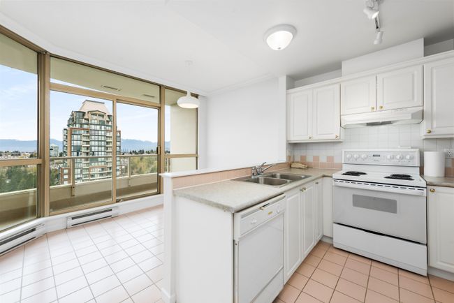 2501 - 6838 Station Hill Drive, Condo with 2 bedrooms, 2 bathrooms and 1 parking in Burnaby BC | Image 10