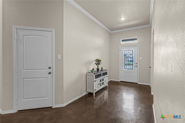 Garage Door/ Front Entrance | Image 5