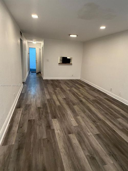 311-5201 Geneva Way, Doral, FL, 33166-4664 | Card Image