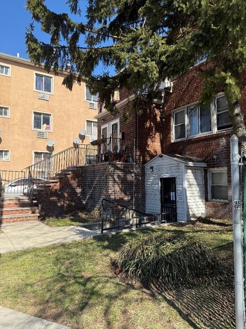 15009 89th St, Howard Beach, NY, 11414-1549 | Card Image