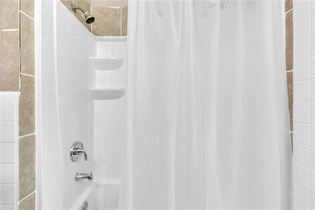 Bathroom with shower / tub combo | Image 34