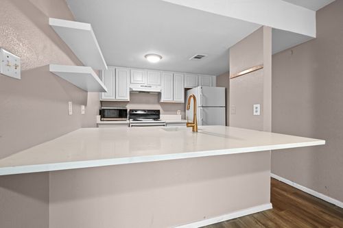 204-2124 Burton Dr, Austin, TX, 78741-4171 | Card Image
