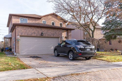 28 Upland Dr, Whitby, ON, L1N8H8 | Card Image