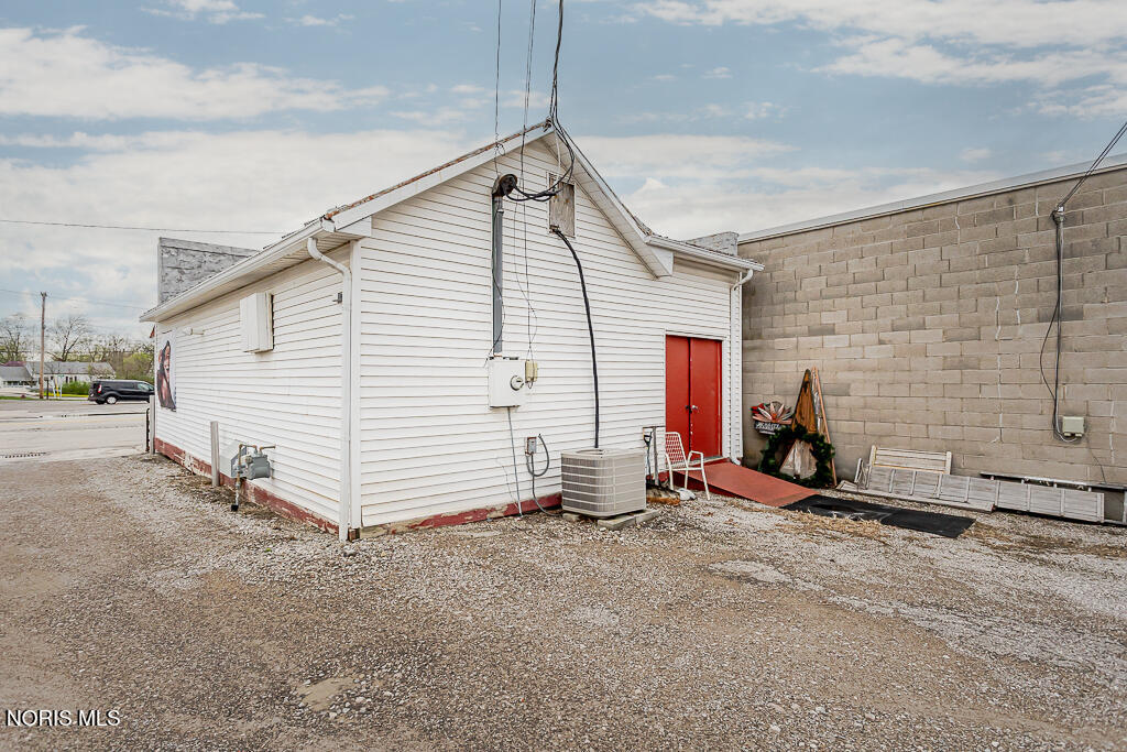 Commercial Sale in Holgate 4