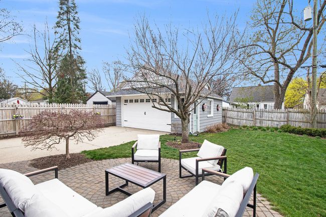 Private, Fenced yard | Image 30