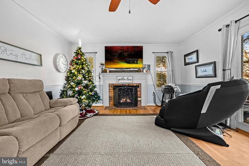 15985 Cove Ln, DUMFRIES, VA, 22025-1412 | Card Image