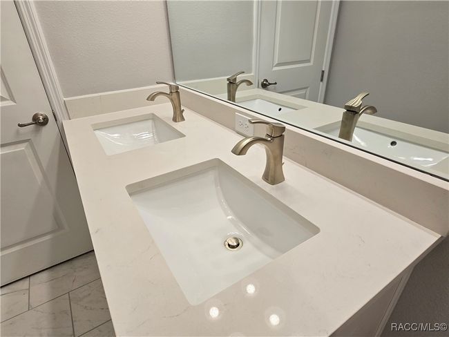 DUAL SINKS | Image 72