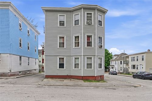 2 King St, Central Falls, RI, 02863-2805 | Card Image