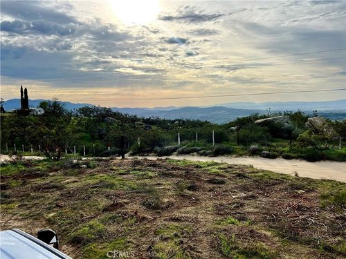 1 Overton, Hemet, CA, 92544 | Card Image