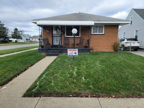 17717 Oakdale St, Roseville, MI, 48066-3847 | Card Image