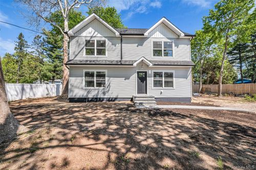 20 Lehigh Ave, Centereach, NY, 11720-3607 | Card Image