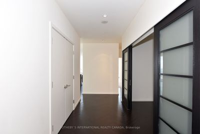 5303 - 180 University Ave, Condo with 2 bedrooms, 3 bathrooms and 2 parking in Toronto ON | Image 3