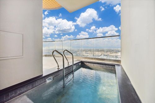 3204-1711 Allen Pkwy, Houston, TX, 77019-2011 | Card Image