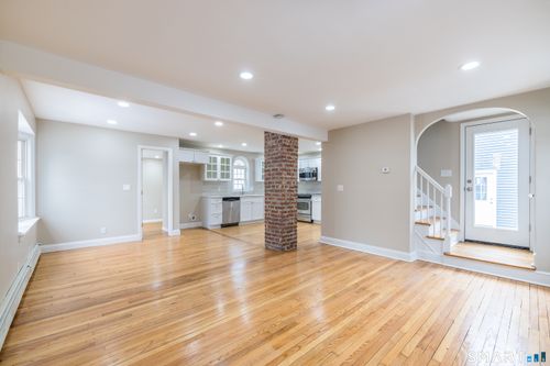 191 Anson St, Stratford, CT, 06614-2802 | Card Image