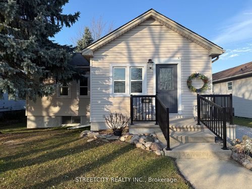 {{alt}} | Card Image