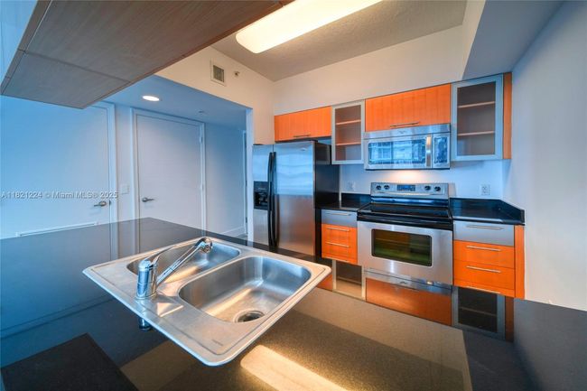 APT-3205 - 1750 N Bayshore Dr, Condo with 1 bedrooms, 1 bathrooms and null parking in Miami FL | Image 6