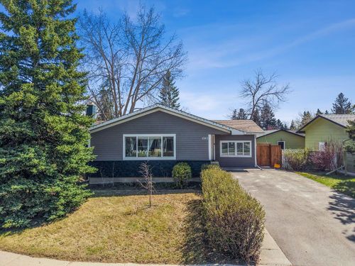1703 110 Ave Sw, Calgary, AB, T2W0E4 | Card Image