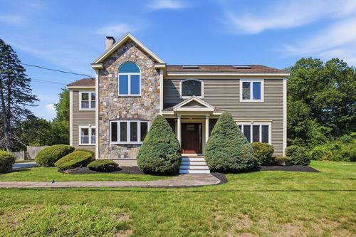 14 Pleasant St, North Reading, MA, 01864-2428 | Card Image