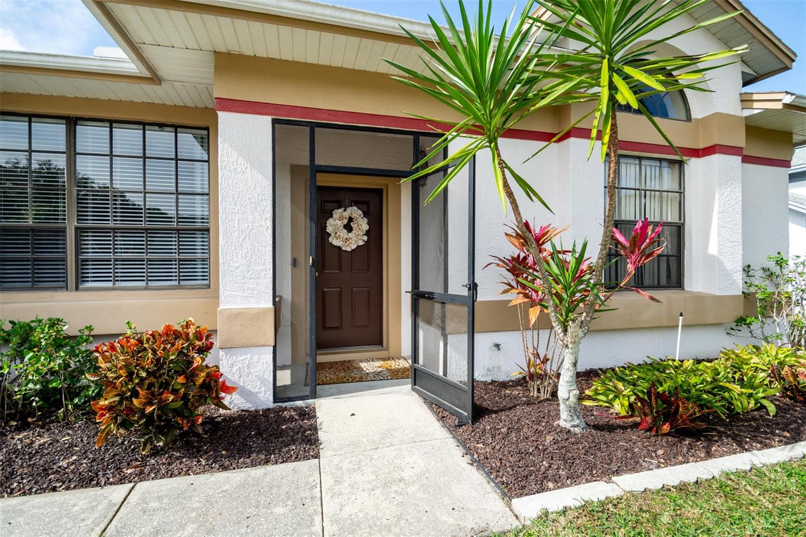 Waterford Cir, Tarpon Springs, FL 34688