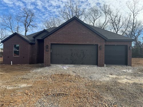 2105 N Dagan St, Siloam Springs, AR, 72761 | Card Image