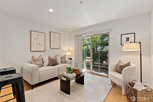 206-700 E Denny Way, Seattle, WA, 98122-6722 | Card Image