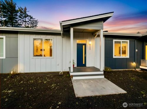 609 Sunset Ave Ne, Ocean Shores, WA, 98569-9585 | Card Image