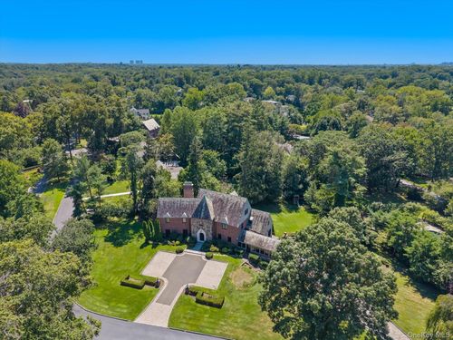32 Wildwood Dr, Great Neck, NY, 11024-1246 | Card Image