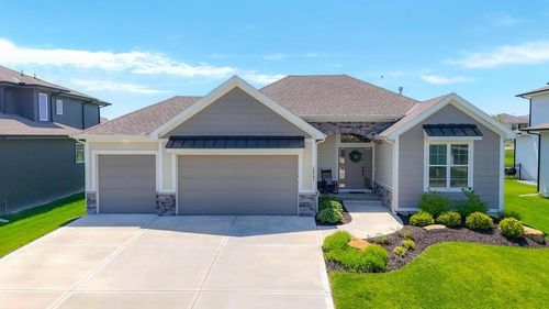 15291 172nd Pl, Olathe, KS, 66062-7508 | Card Image