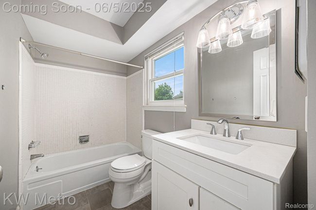 Full bath 2nd floor | Image 17