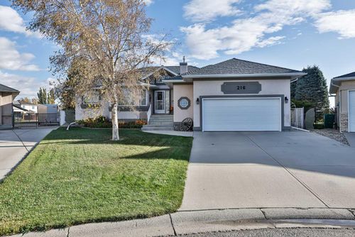 216 Canyon Terrace W, Home with 5 bedrooms, 3 bathrooms and 4 parking in Lethbridge AB | Card Image
