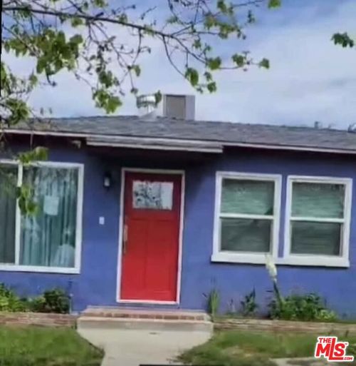 1320 Crawford St, Bakersfield, CA, 93305-2827 | Card Image