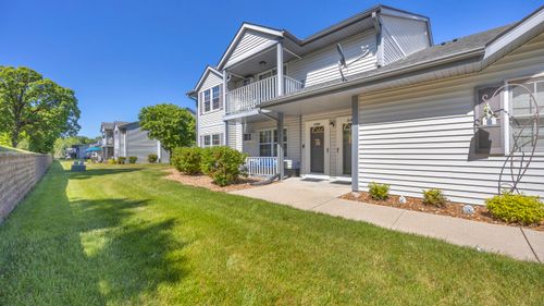 350 Auburn Meadows Ct, Campbellsport, WI, 53010-3524 | Card Image