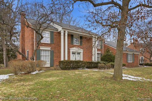 5956 Pinecroft Dr, West Bloomfield, MI, 48322-1668 | Card Image