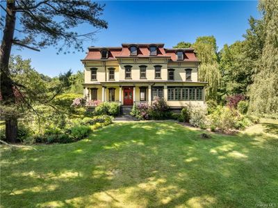 View of front facade featuring a front lawn and covered porch | Image 1