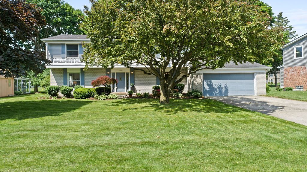 Fox Grove Rd, Farmington Hills, MI 48334 #1