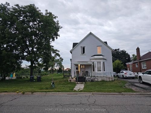 33 Beverley St, Mississauga, ON, L4T1E9 | Card Image