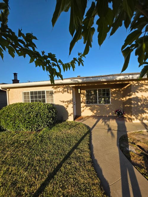 10042 Freesia Ave, Stockton, CA, 95212-2142 | Card Image