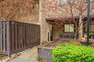 35 - 120 Ling Rd, Condo with 3 bedrooms, 2 bathrooms and 1 parking in Toronto ON | Image 2