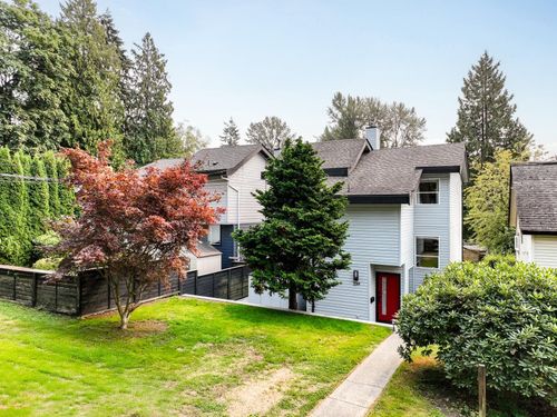 239 W 22nd St, North Vancouver, BC, V7M2A2 | Card Image