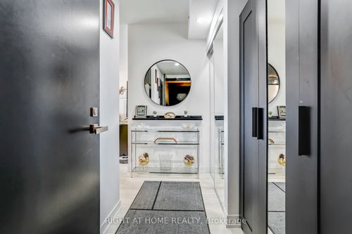 402-31 Tippett Rd, Toronto, ON, M3H0C8 | Card Image