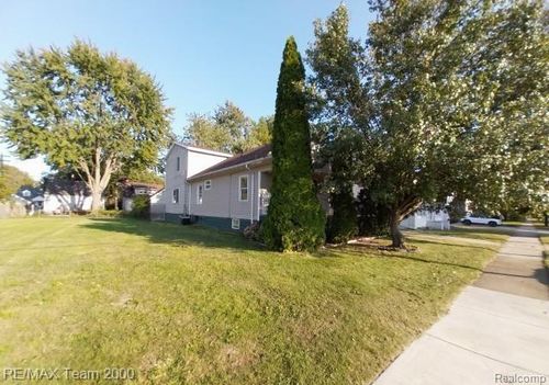 24 Eldredge St, Mount Clemens, MI, 48043-5408 | Card Image