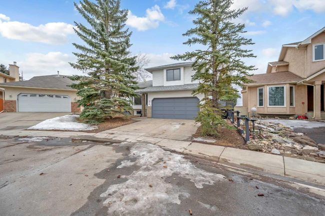 60 Mckenna Manor Se, Home with 2 bedrooms, 2 bathrooms and 4 parking in Calgary AB | Image 2