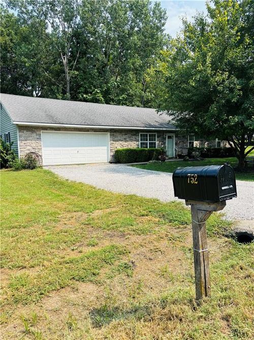752 Cedar St, Pleasanton, KS, 66075-4202 | Card Image