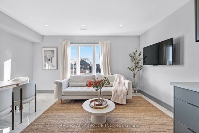 77 Millicent St, Home with 7 bedrooms, 3 bathrooms and null parking in Toronto ON | Image 6