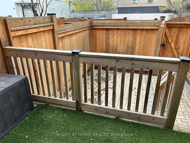 2 - 1666 Queen St E, Condo with 3 bedrooms, 2 bathrooms and 1 parking in Toronto ON | Image 21