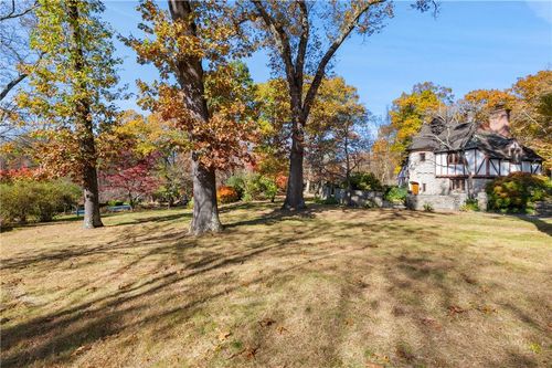 165 Croton Lake Rd, Katonah, NY, 10536-1201 | Card Image