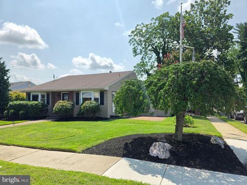 18 E Maple Ave, BELLMAWR, NJ, 08031-1250 | Card Image