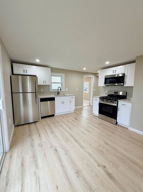 57 Washington St, Seabrook, NH, 03874-4640 | Card Image