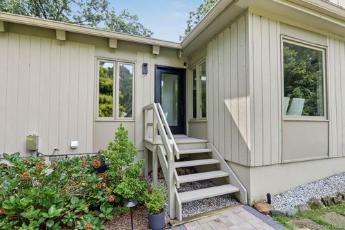 4 Leatherstocking Ln, Mamaroneck, NY, 10543-1115 | Card Image